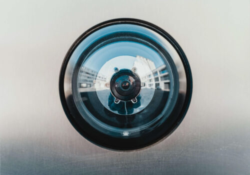видео глазок – полноценная видеокамера для наблюдения